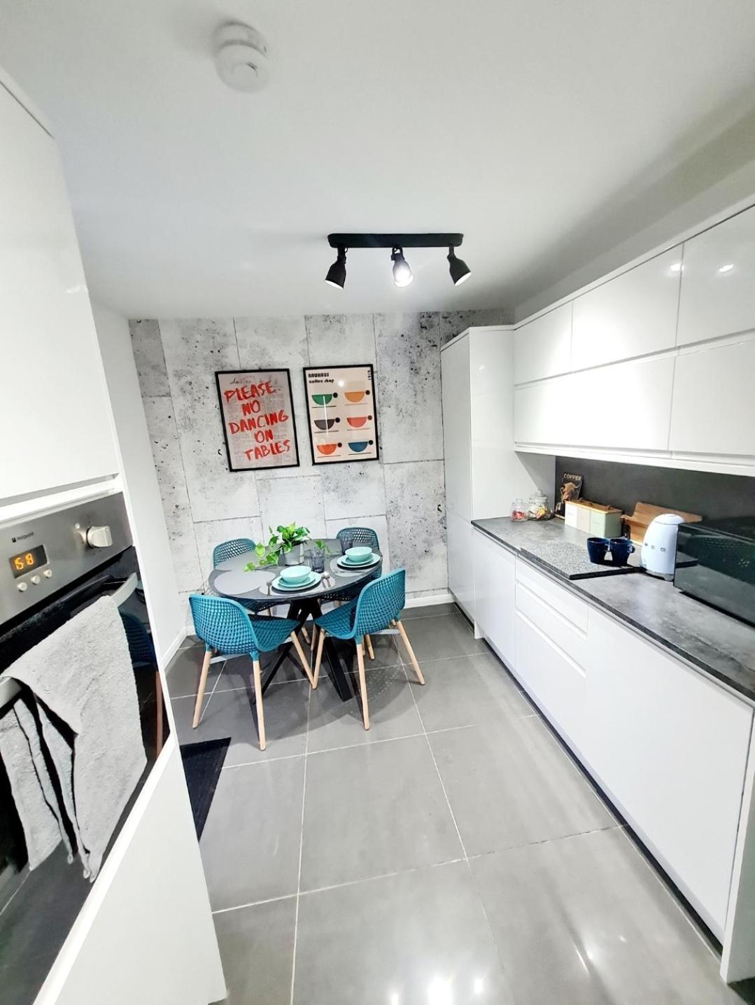 Bright 3Br Walking Distance To Town - Free Parking Διαμέρισμα Γλασκώβη Εξωτερικό φωτογραφία