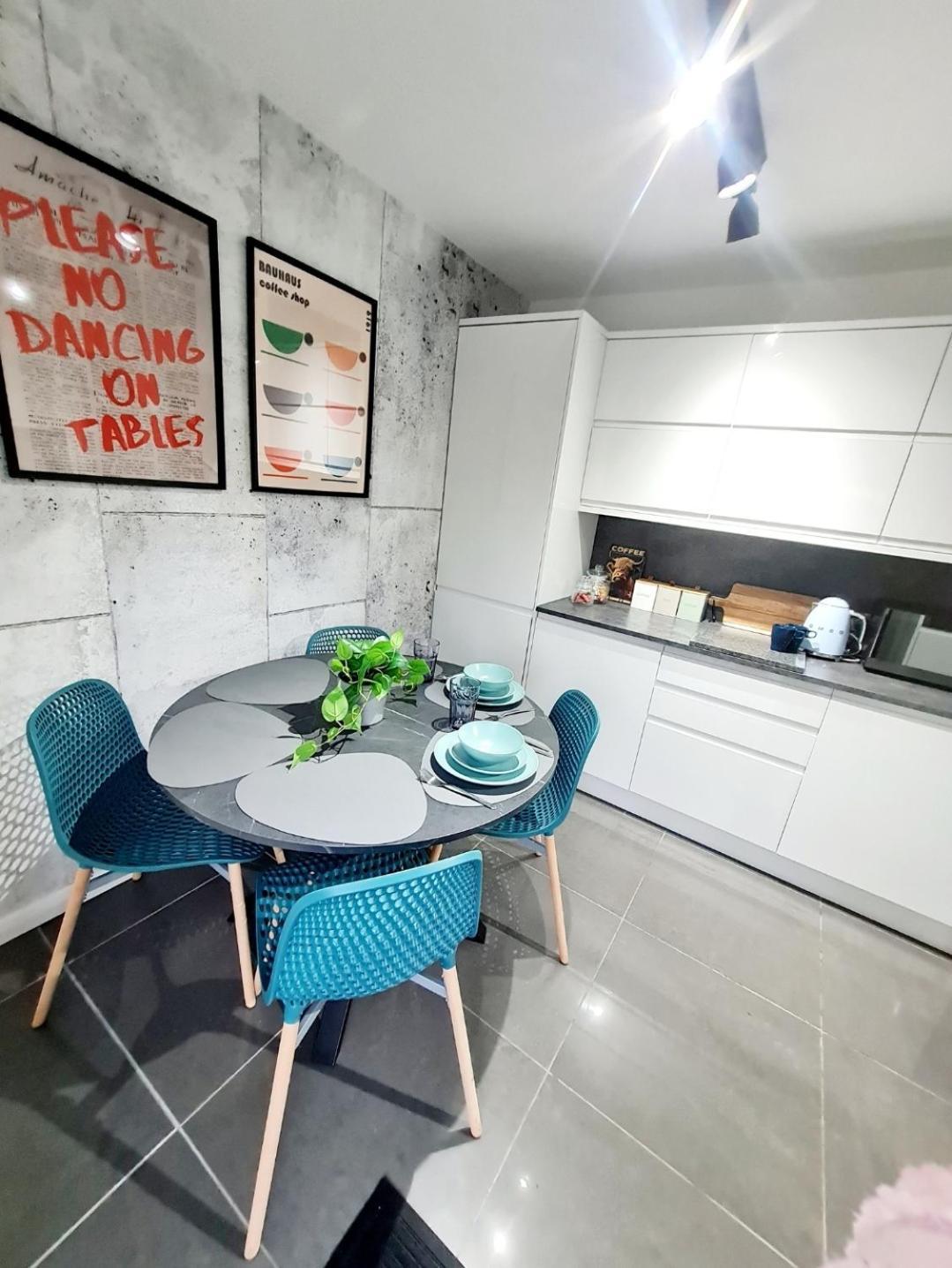 Bright 3Br Walking Distance To Town - Free Parking Διαμέρισμα Γλασκώβη Εξωτερικό φωτογραφία