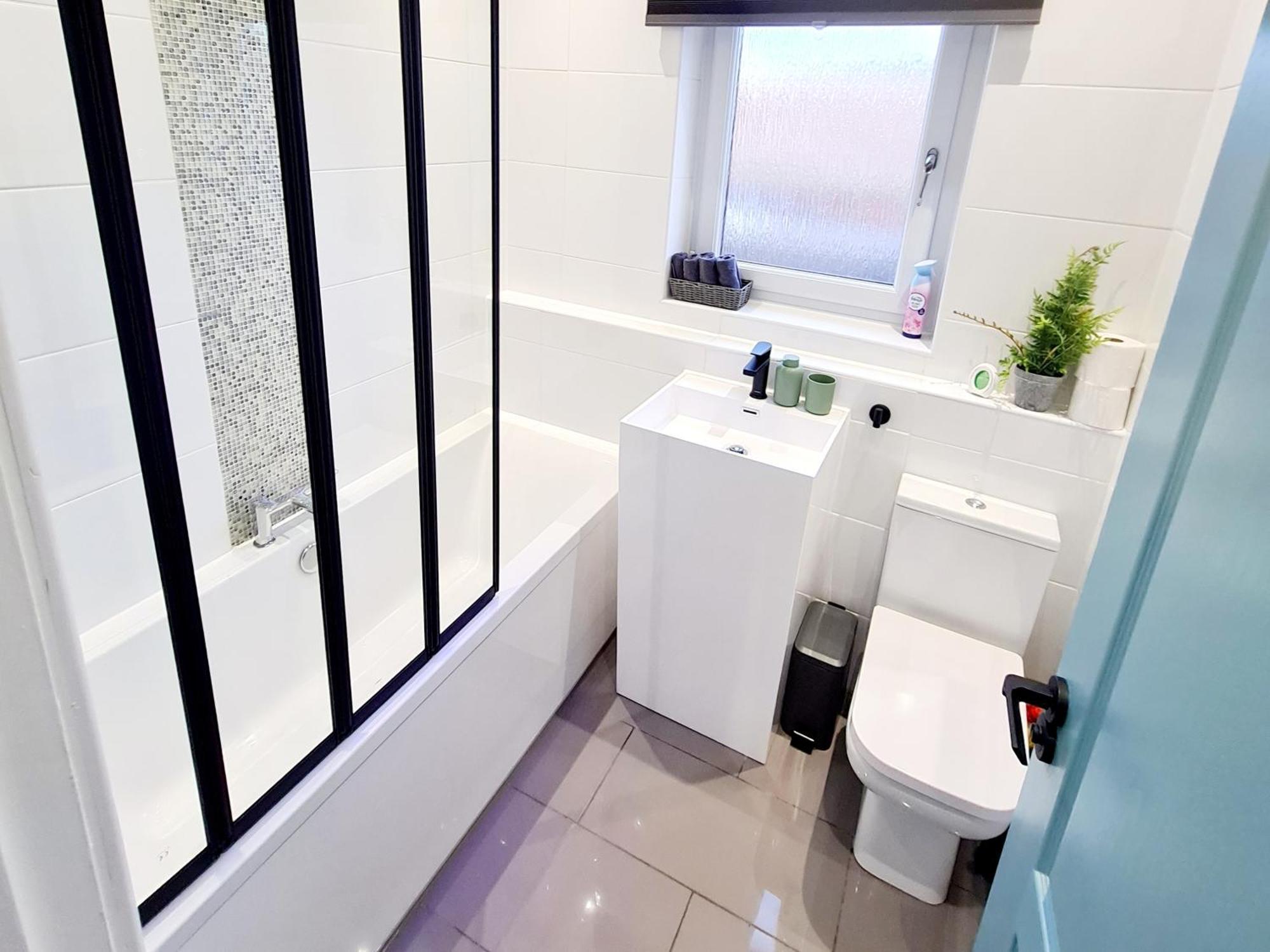 Bright 3Br Walking Distance To Town - Free Parking Διαμέρισμα Γλασκώβη Εξωτερικό φωτογραφία